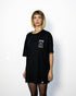 Technostoff "Minimalism" oversized T-Shirt von vorne in schwarz, getragen von einer Frau